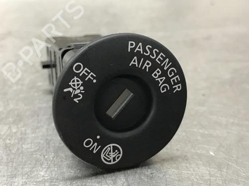 Used Switch Switch NISSAN QASHQAI II (J11, J11_) 1.3 DIG-T (140 hp) 36048821 36048821
