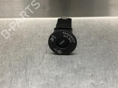 switch-nissan-x-trail-iii-t32_-t32r-t32rr-16-dig-t-t32-2013-17048487 main image