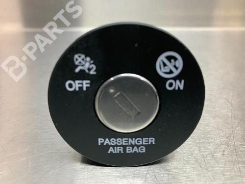 Used Switch Switch KIA RIO IV (YB, SC, FB) 1.0 T-GDI 100 (101 hp) 10843716 10843716