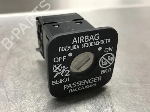 Used Switch TOYOTA AURIS (_E18_) 1.4 D-4D (NDE180_, NDE180R) (90 hp) 10857600