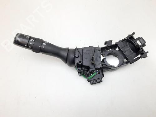 Used Headlight switch TOYOTA YARIS (_P13_) 1.0 (KSP130_, KSP130) (69 hp) 10840408