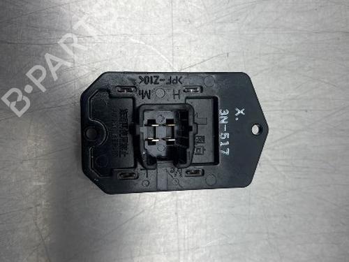 Used Heater resistor TOYOTA YARIS (_P13_) 1.3 (NSP130_, NSP130) (99 hp) 17228725