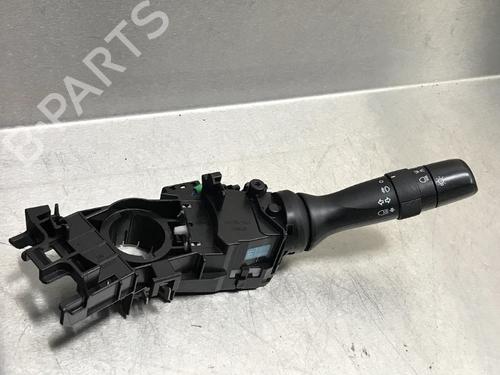 Used Headlight switch TOYOTA YARIS (_P13_) 1.5 Hybrid (NHP130_, NHP130) (101 hp) 10852405