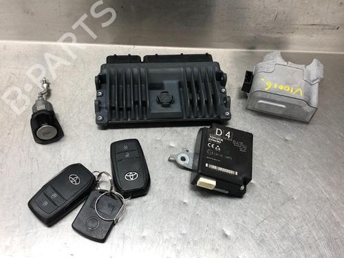 Kombi Kontakt / Stilkkontakt TOYOTA YARIS (_P21_, _PA1_, _PH1_) 1.5 Hybrid (MXPH11) (92 hp) 15729761