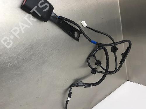 Used Seat buckle TOYOTA YARIS (_P13_) 1.5 Hybrid (NHP130_) (101 hp) 13177547