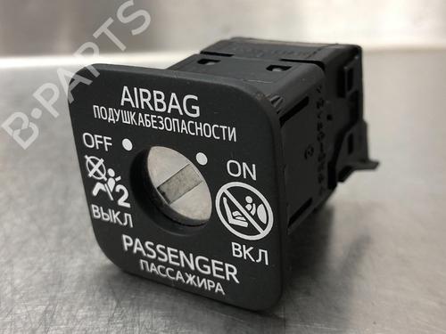 Used Switch TOYOTA AURIS (_E18_) 1.4 D-4D (NDE180_, NDE180R) (90 hp) 15085098