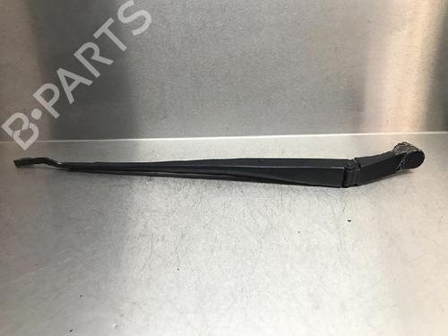 Used Front windshield wiper arm TOYOTA AURIS (_E18_) 1.8 Hybrid (ZWE186_, ZWE186R) (136 hp) 13177928