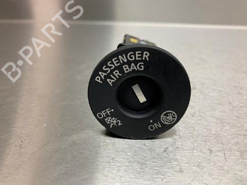 Used Switch NISSAN QASHQAI II (J11, J11_) 1.2 DIG-T (115 hp) 10842112