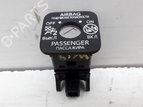 Used Switch TOYOTA YARIS (_P13_) 1.0 (KSP130_, KSP130) (69 hp) 10833893