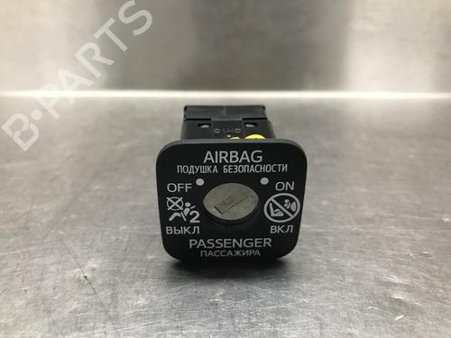 Used Switch Switch TOYOTA YARIS (_P21_, _PA1_, _PH1_) 1.5 Hybrid (MXPH10, MXPH11) (116 hp) 33181329 33181329