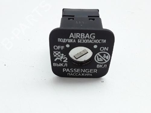 switch-toyota-auris-_e18_-12-nre185_-nre185r-2012-2013-2014-2015-2016-2017-2018-10830985 main image