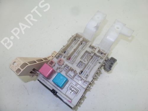 Used Fuse box TOYOTA YARIS (_P9_) 1.3 VVT-i (SCP90_, SCP90R) (87 hp) 10823656