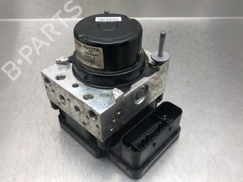 Used ABS pump TOYOTA YARIS (_P13_) 1.0 (KSP130_, KSP130) (69 hp) 16697916