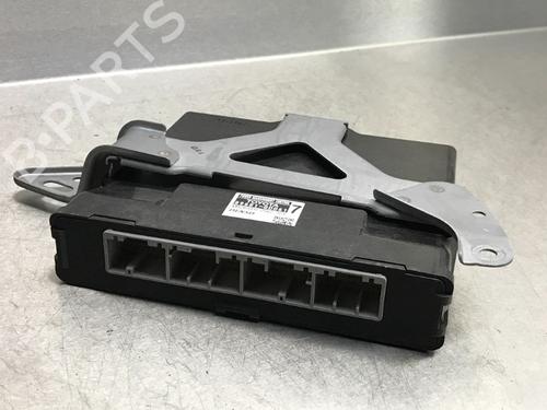 Used Electronic module TOYOTA YARIS (_P13_) 1.5 Hybrid (NHP130_, NHP130) (101 hp) 10852403