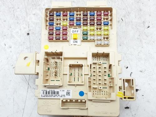Used Fuse box HYUNDAI TUCSON (TL, TLE) 1.7 CRDi (141 hp) 11806448