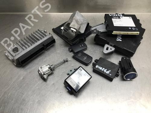 Used Switch TOYOTA YARIS (_P13_) 1.5 Hybrid (NHP130_, NHP130) (101 hp) 17228652