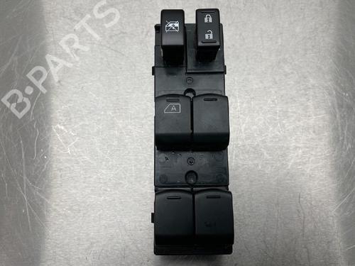 Used Switch NISSAN NOTE (E12) 1.2 (80 hp) 10843539