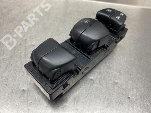 Used Switch Switch NISSAN QASHQAI II SUV (J11, J11_) 1.2 DIG-T (115 hp) 10841279 10841279