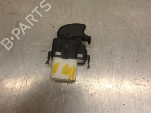 Used Switch MITSUBISHI SPACE WAGON (N9_W, N8_W) 2.4 GDI (N84W) (150 hp) 10827687