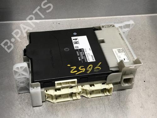 Used Electronic module TOYOTA YARIS (_P13_) 1.5 Hybrid (NHP130_, NHP130) (101 hp) 10852399
