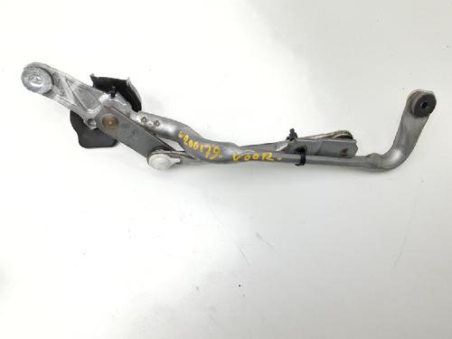 Used Front wipers mechanism TOYOTA YARIS (_P13_) 1.3 (NSP130_, NSP130) (99 hp) 10841235