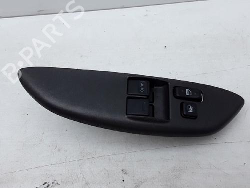Spak kontakt TOYOTA YARIS (_P1_) 1.0 (SCP10_, SCP10R) (68 hp) 10836993