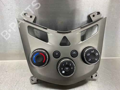 Used Climate control CHEVROLET AVEO Hatchback (T300) 1.2 (86 hp) 17918399