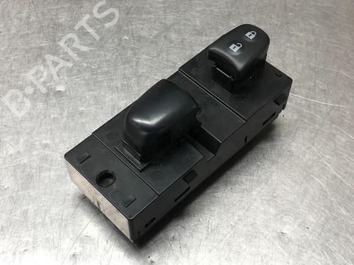 Used Switch NISSAN JUKE (F15) 1.2 DIG-T (115 hp) 12093673