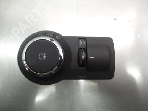 Used Headlight switch CHEVROLET AVEO Hatchback (T300) 1.2 (86 hp) 10824843