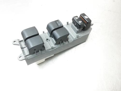 Used Switch TOYOTA YARIS (_P13_) 1.3 (NSP130_, NSP130) (99 hp) 10848183