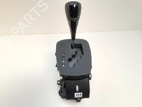 Used Gear lever TOYOTA YARIS (_P13_) 1.5 Hybrid (NHP130_, NHP130) (101 hp) 10834171