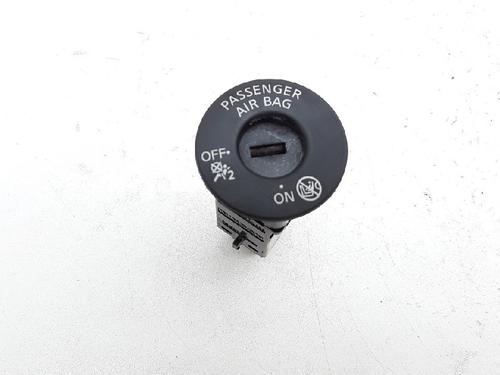 switch-nissan-note-e12-12-2012-10831717 main image