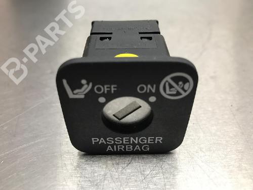 switch-lexus-is-c-gse2_-250-gse20-2009-10851596 main image