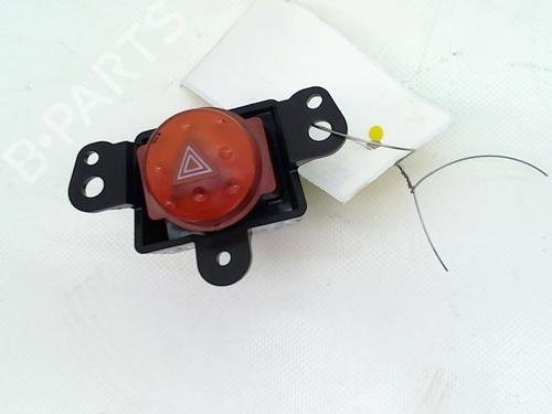 Used Warning switch NISSAN ALMERA TINO (V10) 1.8 (114 hp) 13167281