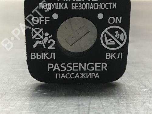Used Switch Switch TOYOTA YARIS (_P13_) 1.5 Hybrid (NHP130_, NHP130) (101 hp) 36048824 36048824