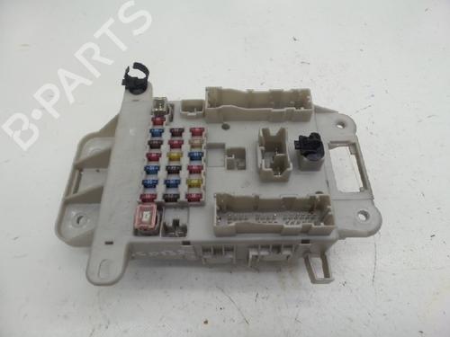 Used Fuse box TOYOTA RAV 4 II (_A2_) 2.0 4WD (ACA21, ACA20) (150 hp) 10823810