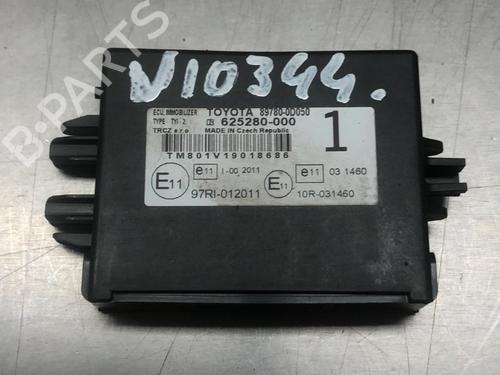 Switch TOYOTA YARIS (_P13_) 1.3 (NSP130_, NSP130) | BP17228729I30 