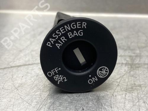 Used Switch NISSAN QASHQAI II (J11, J11_) 1.2 DIG-T (115 hp) 10857357