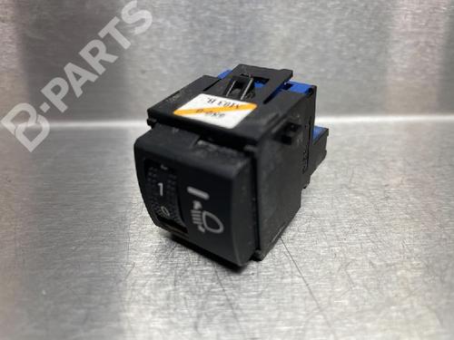 switch-toyota-corolla-hatchback-_e21_-_ea1_-_eh1_-18-hybrid-zwe211-2018-10851013 main image