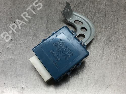 Used Electronic module TOYOTA YARIS (_P1_) 1.3 (SCP12_, SCP13_, SCP12R, SCP13R) (87 hp) 11410302