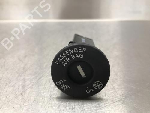 Used Switch NISSAN NOTE (E12) 1.2 (80 hp) 10854873