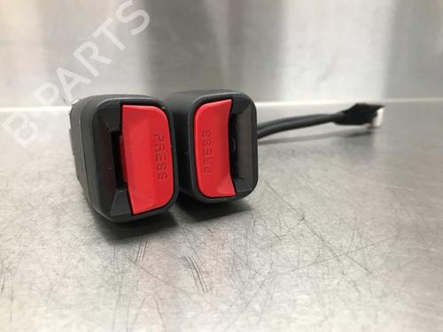 Used Seat buckle KIA SPORTAGE III (SL) 2.0 CVVT (163 hp) 13179842