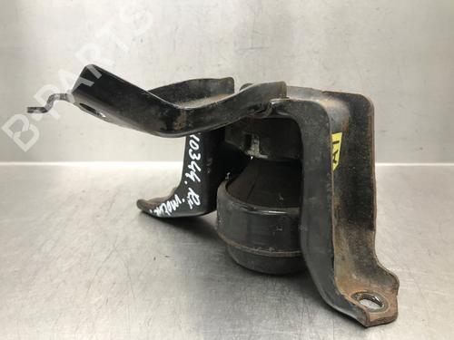 Used Engine mount TOYOTA YARIS (_P13_) 1.3 (NSP130_, NSP130) (99 hp) 17184598