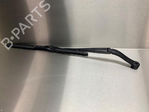 Used Front windshield wiper arm SUZUKI VITARA (LY) 1.6 AllGrip (APK 416) (120 hp) 13174915