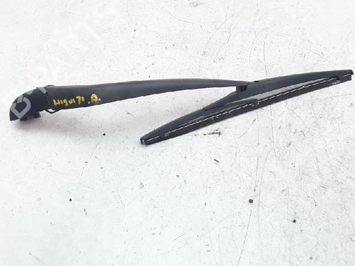 Used Rear windshield wiper arm TOYOTA YARIS (_P13_) 1.0 (KSP130_, KSP130) (69 hp) 13171760