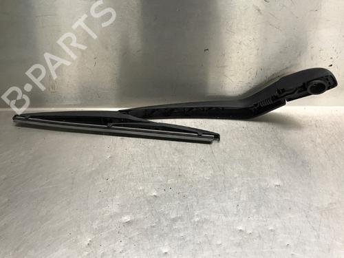 Used Rear windshield wiper arm TOYOTA YARIS (_P13_) 1.5 Hybrid (NHP130_, NHP130) (101 hp) 16724844