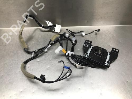 Módulo eletrónico TOYOTA YARIS (_P21_, _PA1_, _PH1_) 1.5 Hybrid (MXPH10, MXPH11) (116 hp) 33181375