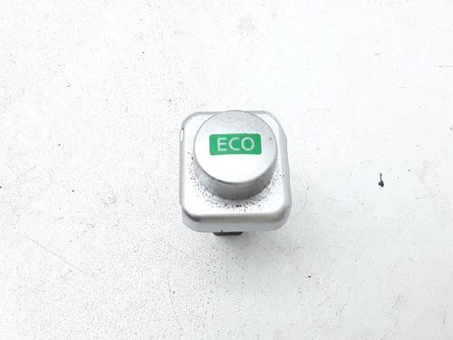 switch-nissan-note-e12-12-2012-10836747 main image