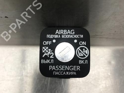 Used Switch TOYOTA AURIS (_E18_) 1.8 Hybrid (ZWE186_, ZWE186R) (136 hp) 12489530