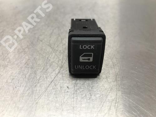 switch-nissan-note-e12-12-13702mb-2012-10854944 main image